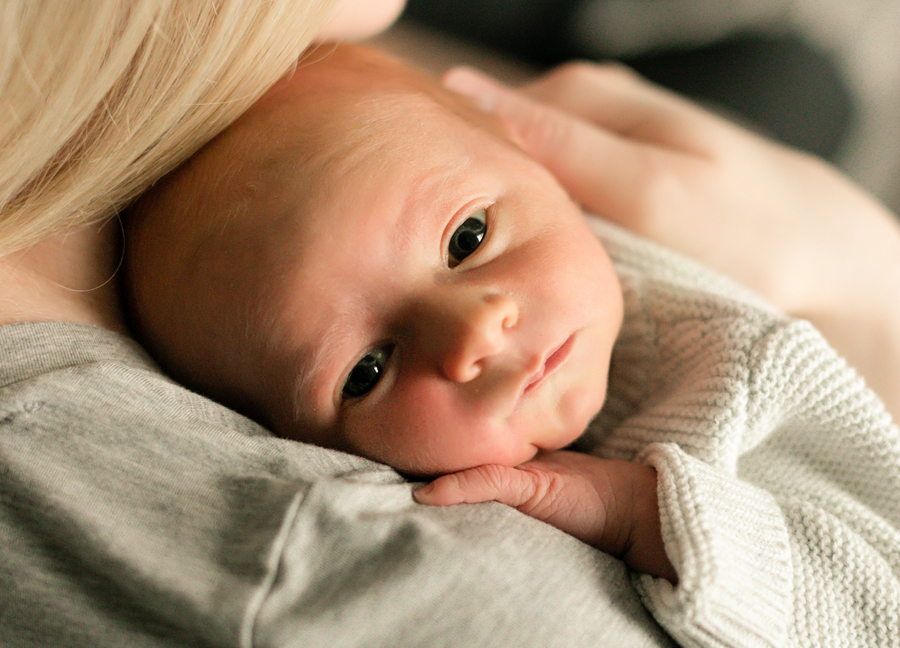Chandler Arizona baby photographer: wide awake newborn baby