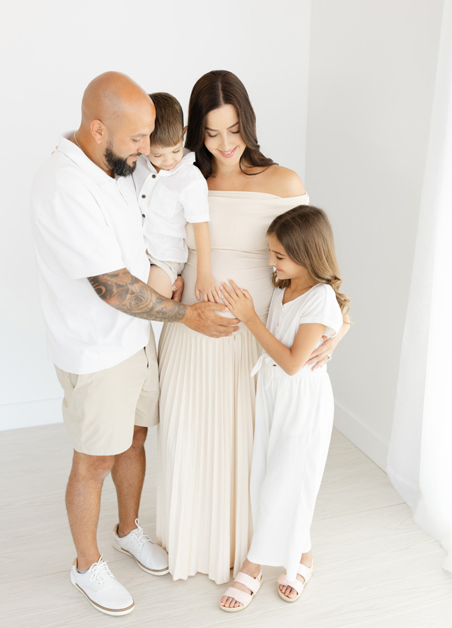 Northern Virginia Family photography session featuring mom, dad, and two kids.